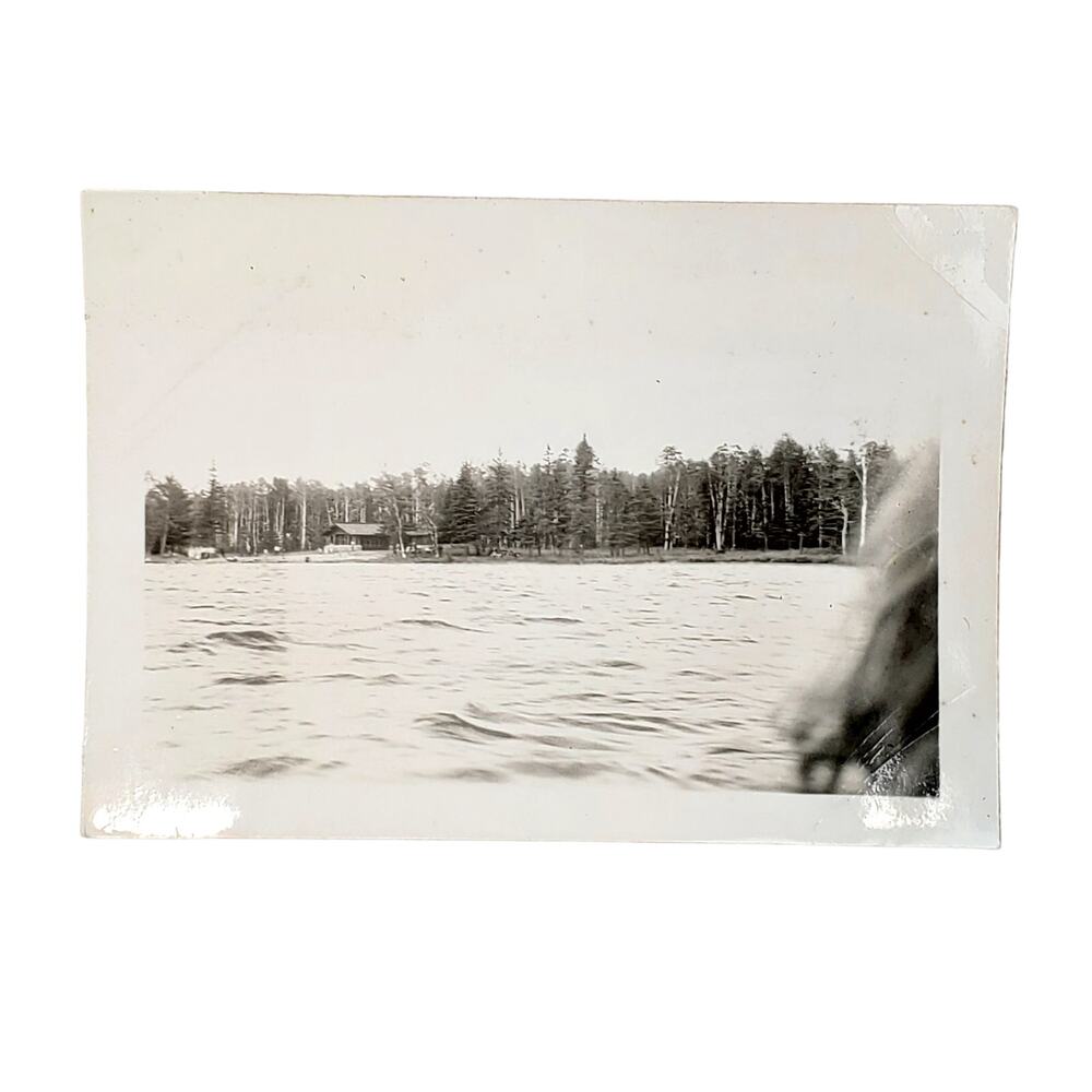 Vtg Lake Cabin Vacation Original Monochrome Photo 1946 Found Snapshot Landscape